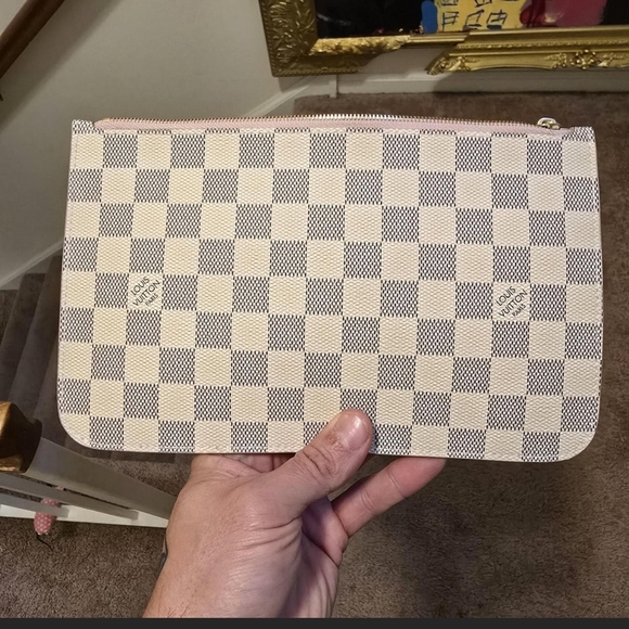 Louis Vuitton White and Gray Checkered Clutch - Picture 2 of 4